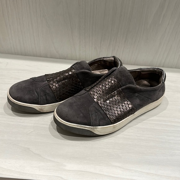 Johnson and Murphy slip on suede sneakers with crocodile detail - Picture 1 of 2